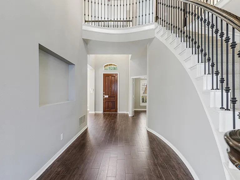 5619 Travis Dr — Photo 4