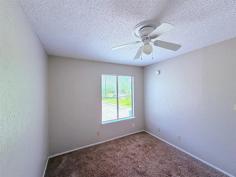 9611 Blue Creek Ln — Photo 29