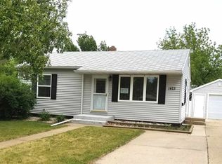 1425 5th St SW, Minot, ND 58701