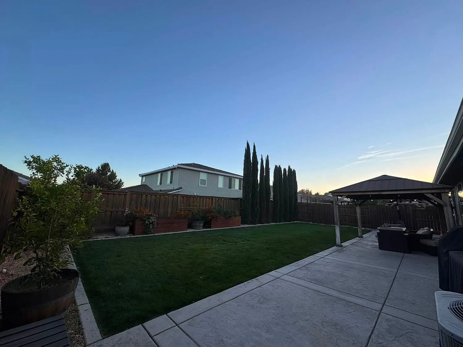 3 bed, 2.5 bath, 2020 sqft, $3,300 — Photo 2