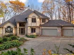 491 Bighorn Dr, Chanhassen, MN 55317