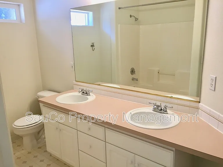 1861 SE 47th Ave — Photo 16