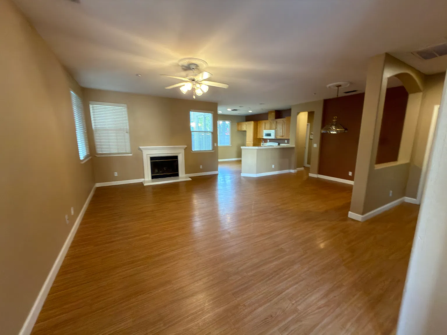 3 bed, 1355 sqft, $2,850 — Photo 3