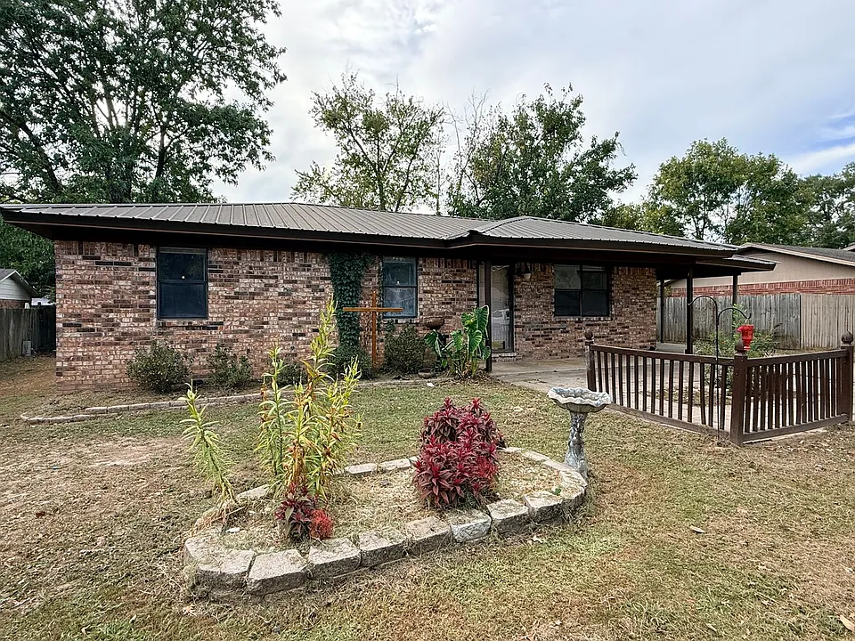 670 Magnolia Loop