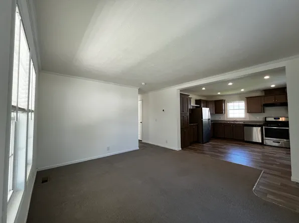 3 Peach St #Pea03, Olmsted Falls, OH 44138