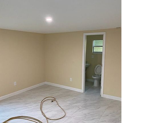 4th image of 641 NW 20th Ct