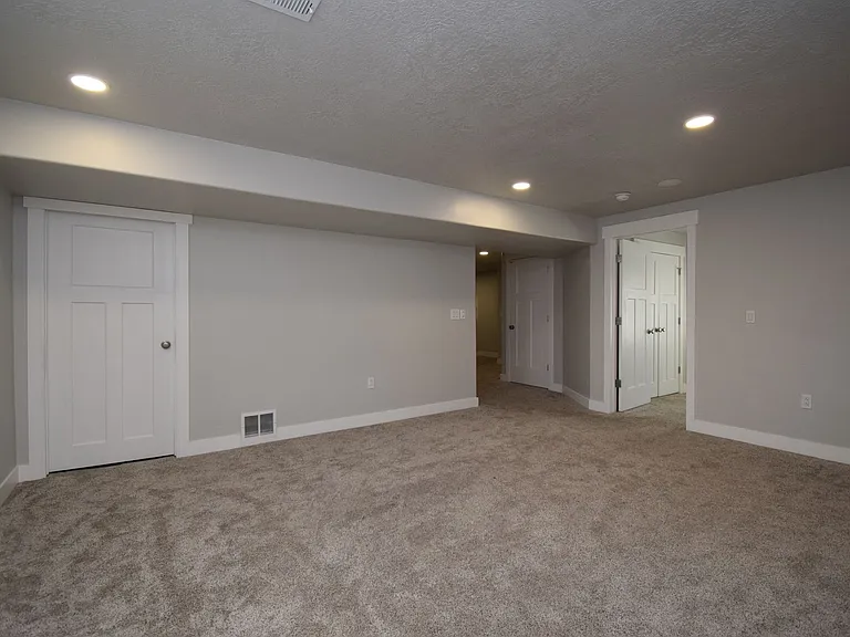 904 W Ellsworth St — Photo 24