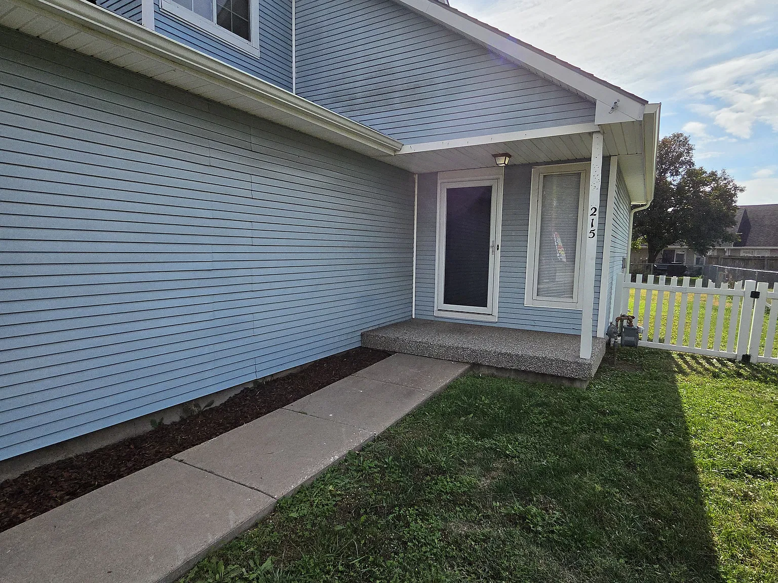 3 bed, 1800 sqft, $1,695 — Photo 2