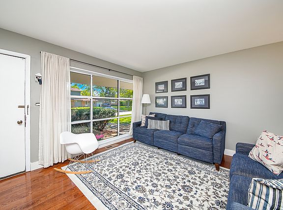4th image of 100 Forest Park Ln