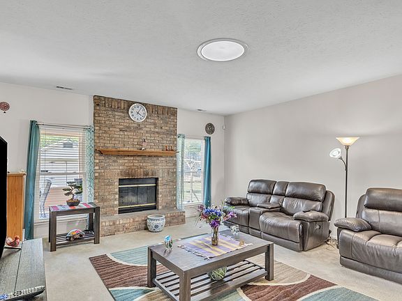 5th image of 6714 Sparrowood Dr