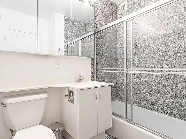 207 E 37th St #6D — Photo 9