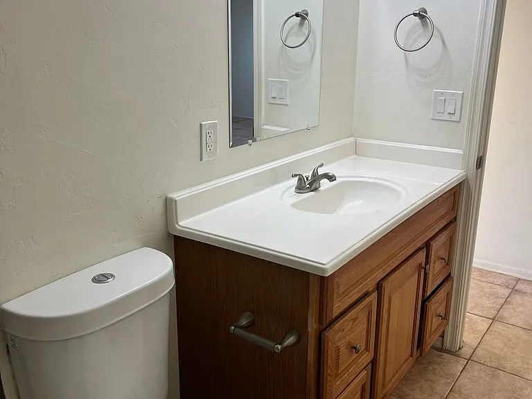 1303-1313 W Cedar St — Photo 19