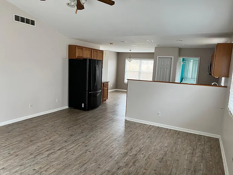 342 Greenwood St — Photo 4