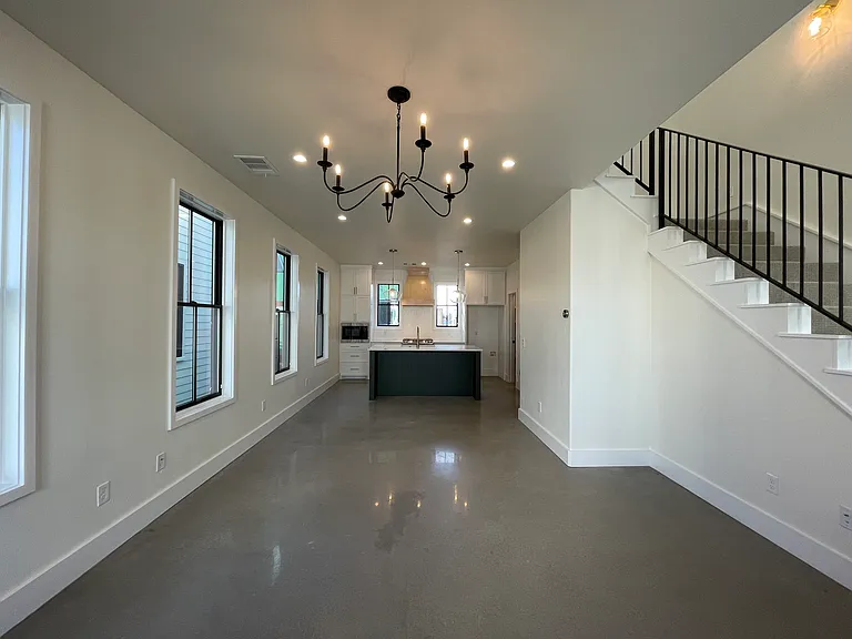 1803 Oso Ave — Photo 4