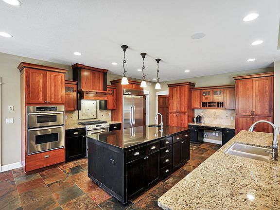 3rd image of 1323 E Wildflower Ln