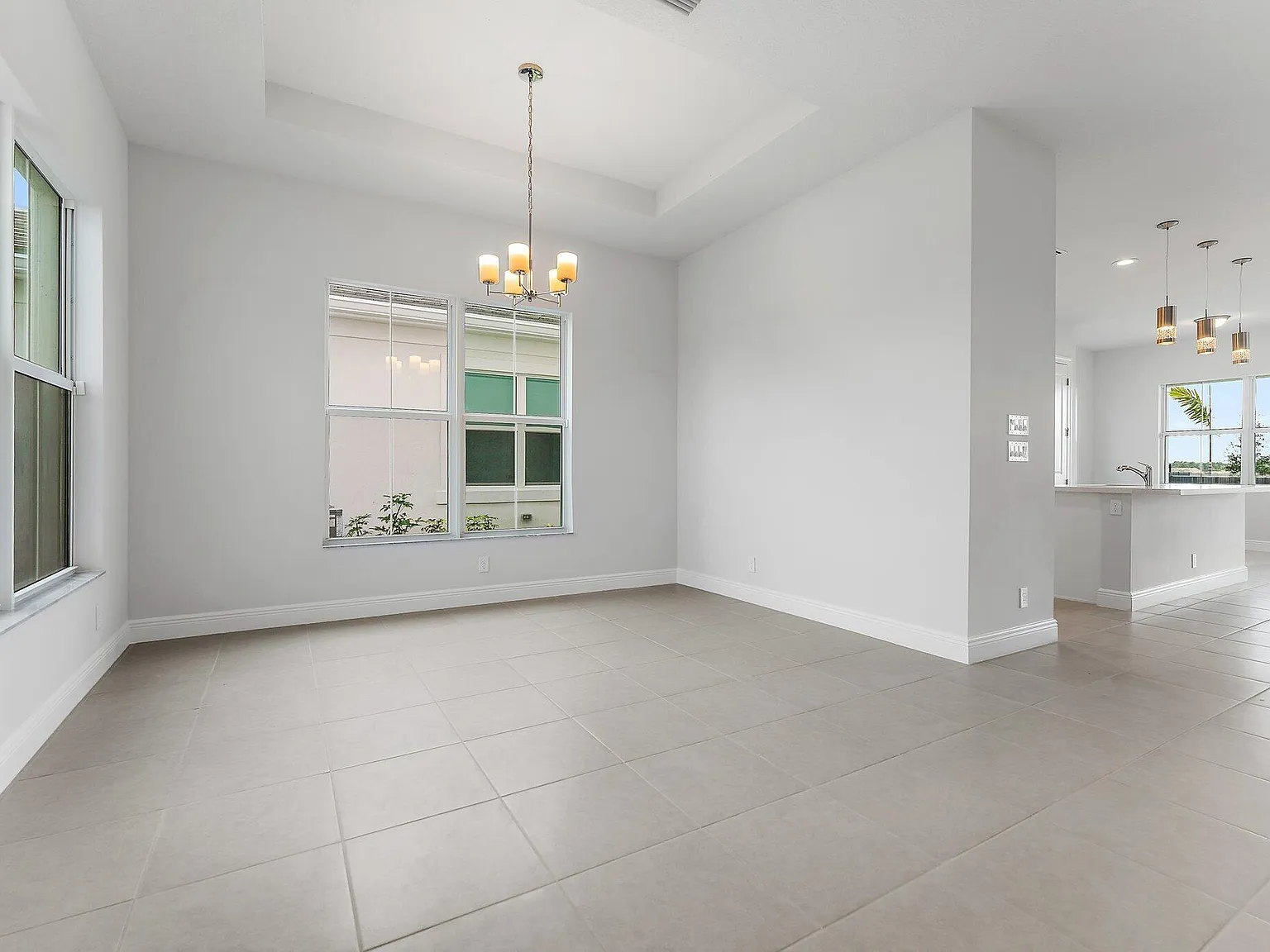5 bed, 3.0 bath, 3151 sqft, $6,250 — Photo 2