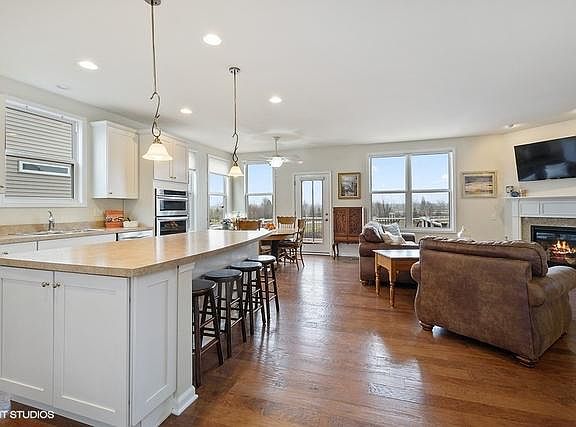 3rd image of 3053 Eastbank Cir