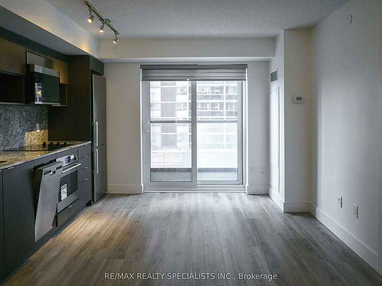 9 Mabelle Ave #326 — Photo 8