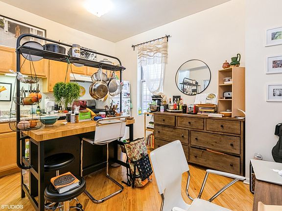 4th image of 1538 N Rockwell St APT 1R