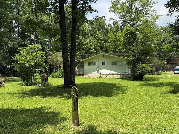 5th image of 203 Tanglewood St