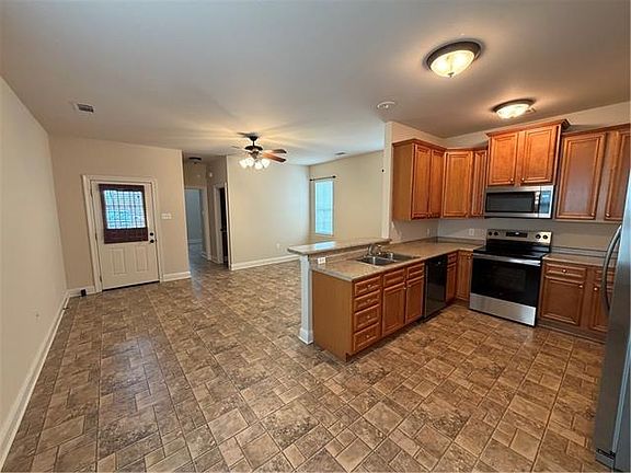 5th image of 2151 3rd St