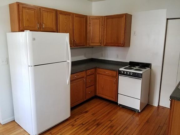 4th image of 505 Emmet St APT 2