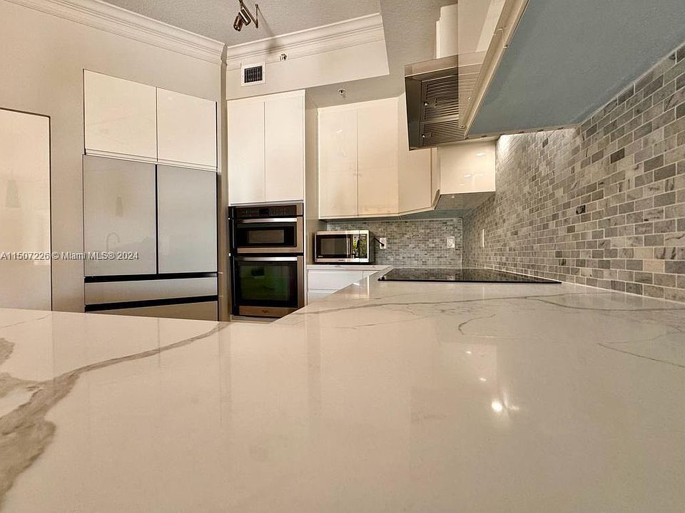 1st image of 3001 NE 185th St APT 516