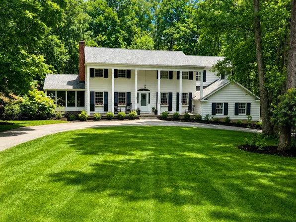15 Hemlock Hollow Road, Woodbridge, CT 06525