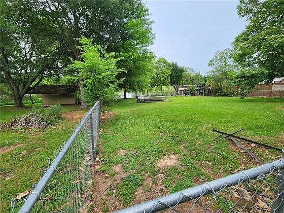 4th image of 262 Riverview Dr