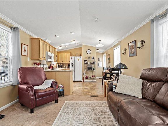 4th image of 72 Golden Era Circle