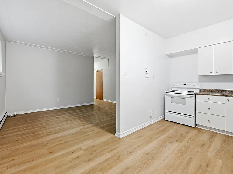 1296 Fennell Ave E — Photo 8