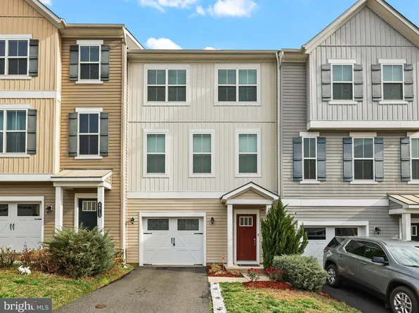 4811 Hicks Dr, Fredericksburg, VA 22408