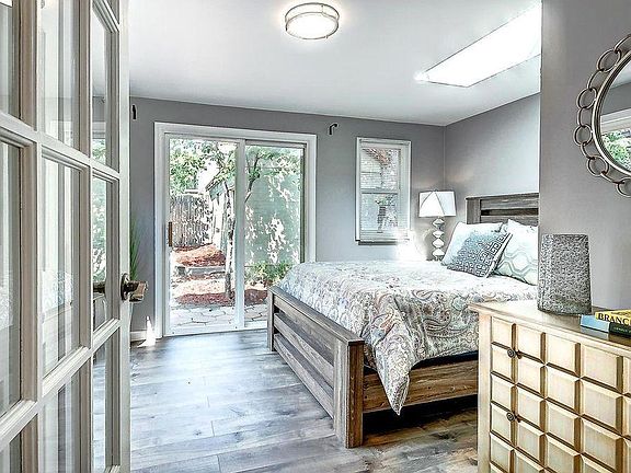 Back Room / Bedroom / Office - back room with LOTS of natural light.