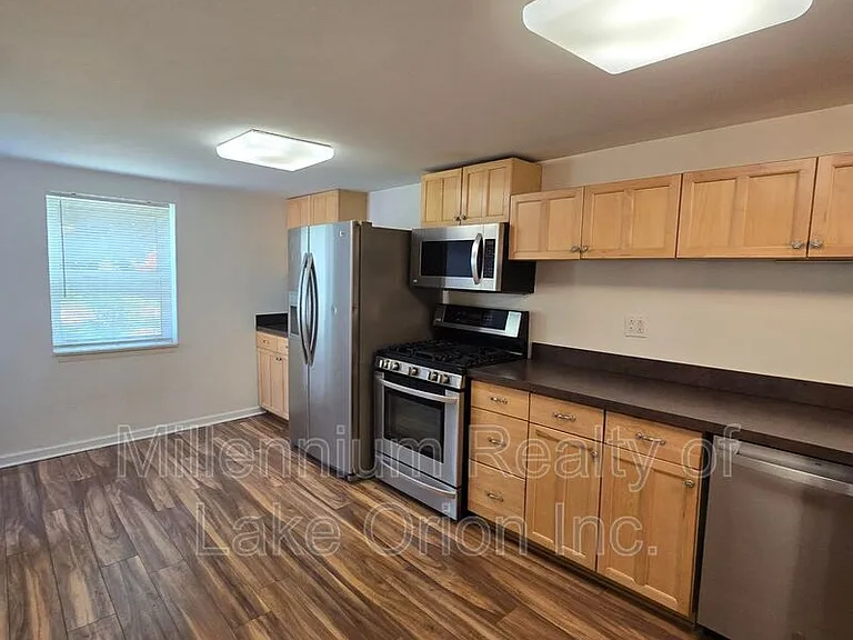 201 W York York Ave — Photo 3