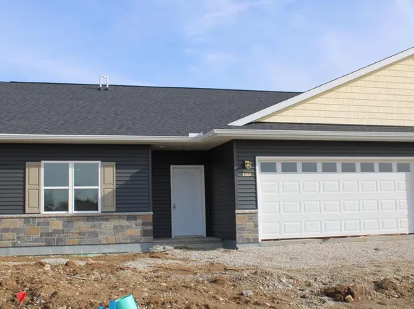 1352 Kettle DRIVE Unit 2, Kewaskum, WI 53040