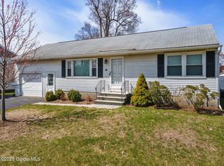 36 Red Fox Dr, Colonie, NY 12205