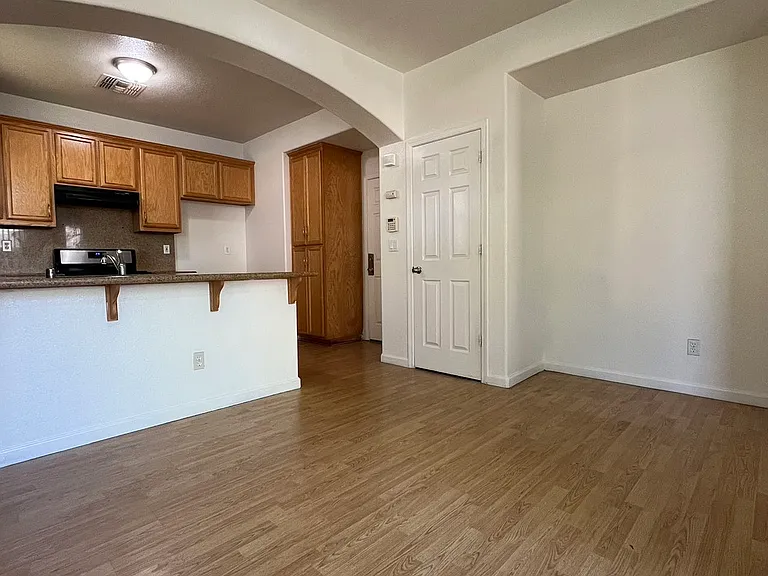 4550 Parkvale Ct — Photo 6