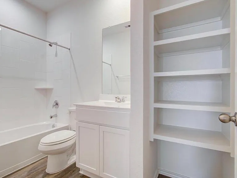 4230 Ramsbury Reach Ct — Photo 6