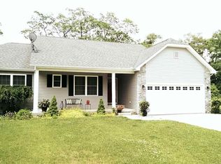 1115 Highland Village Dr, Mishawaka, IN 46545