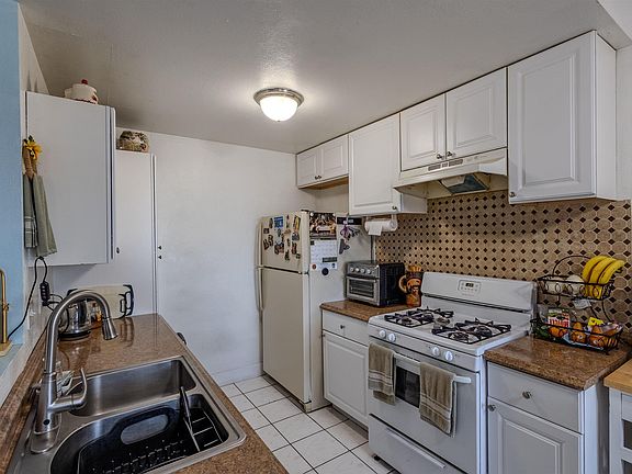 5th image of 23825 Betts Pl