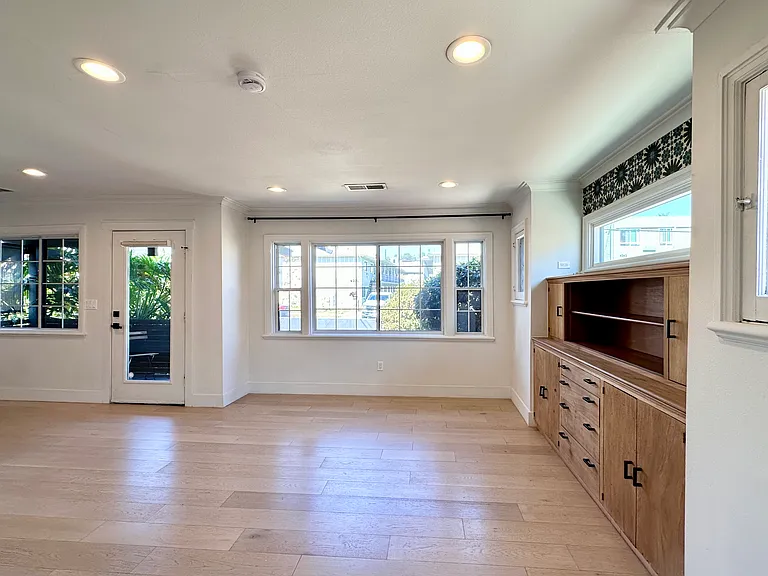 4336 Toland Way — Photo 8