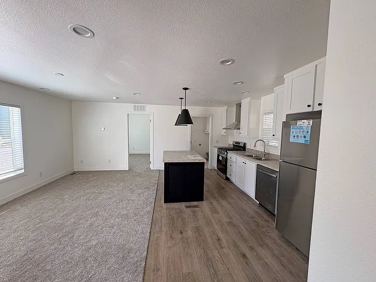 1700 State St #10 — Photo 4