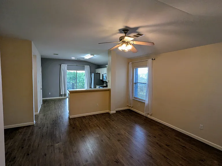 313 Tudor House Rd — Photo 3