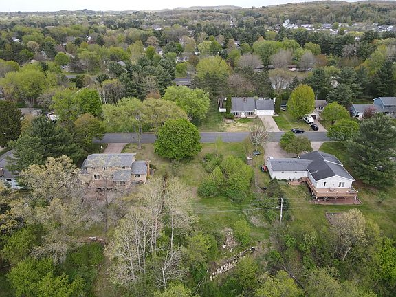 2nd image of River Heights Rd