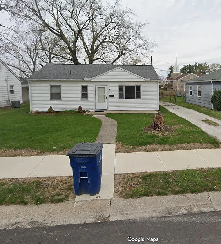 3 bed, 720 sqft, $910 — Photo 1