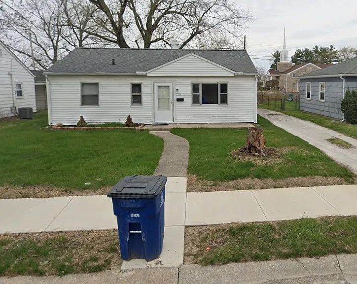 1216 W National Ave — Photo 1