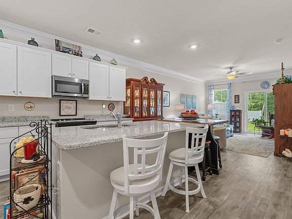 5th image of 127 Hoffman Park Dr. #82