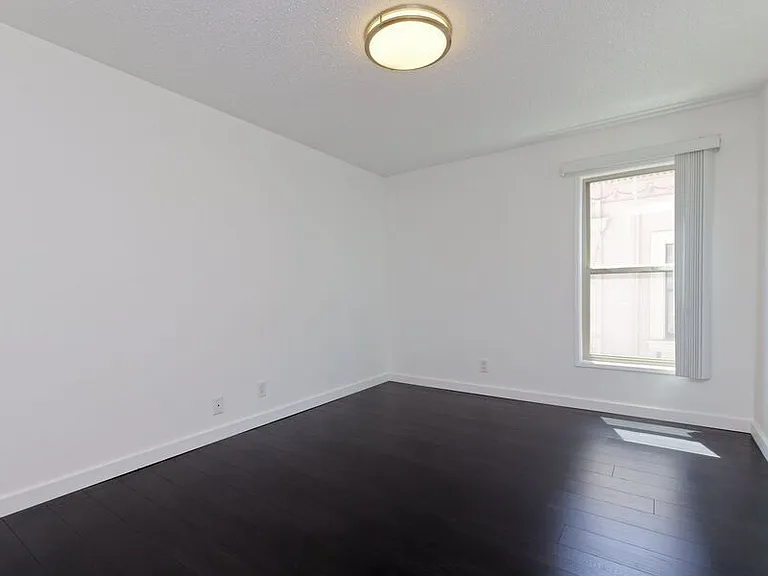 290 Lee Street — Photo 51