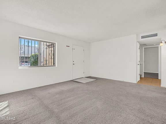 3rd image of 4961 E Bellevue St