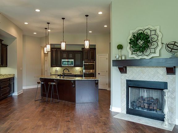 4th image of 3077 Wedgewood Dr